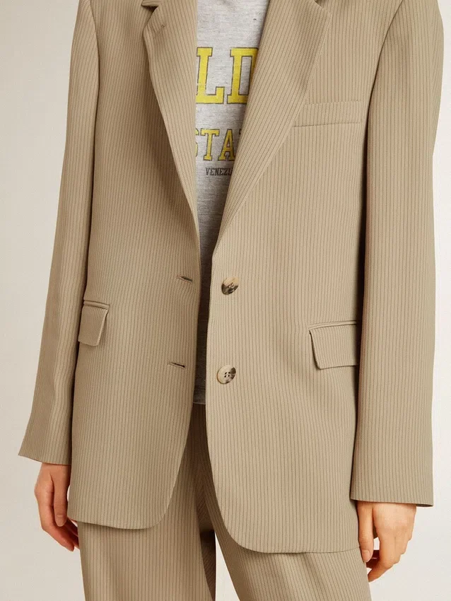 Chaqueta de mujer de un solo pecho con rayas finas de color beige y corte oversize