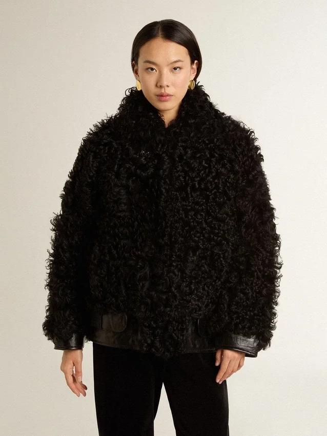 Chaqueta de piel de oveja negra para mujer