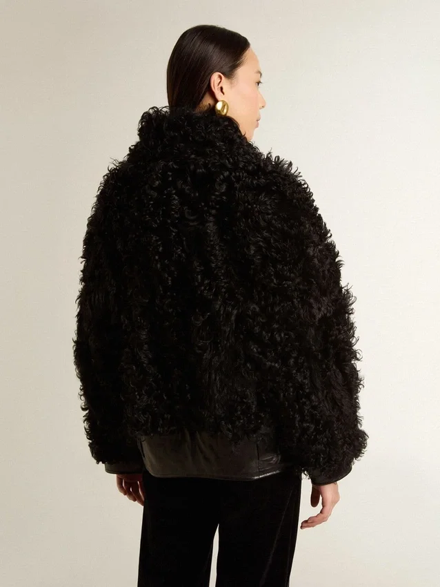 Chaqueta de piel de oveja negra para mujer