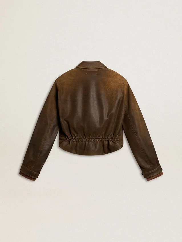 Chaqueta motera corta de cuero marrón para mujer con cremallera