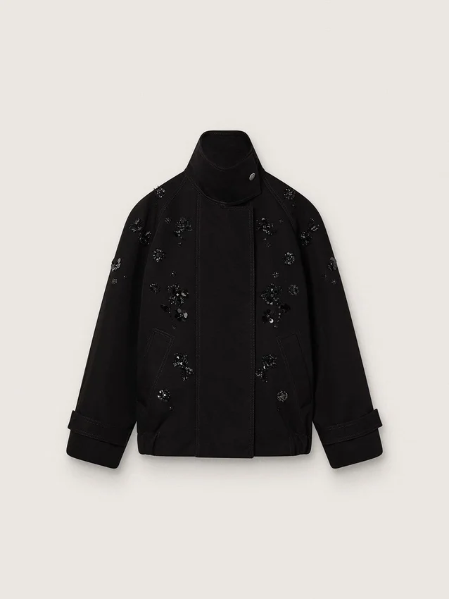 Chaqueta oversize para mujer en sarga de algodón negra con bordado floral de lentejuelas