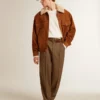 Chaqueta para hombre en piel dividida color tabaco con cuello de piel de oveja