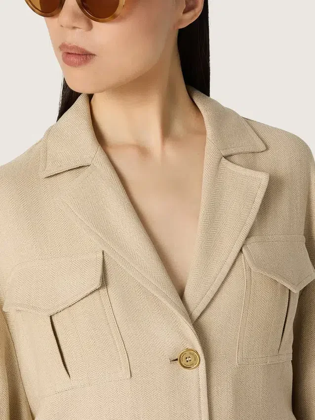 Chaqueta safari para mujer en viscosa beige con micro-chevron