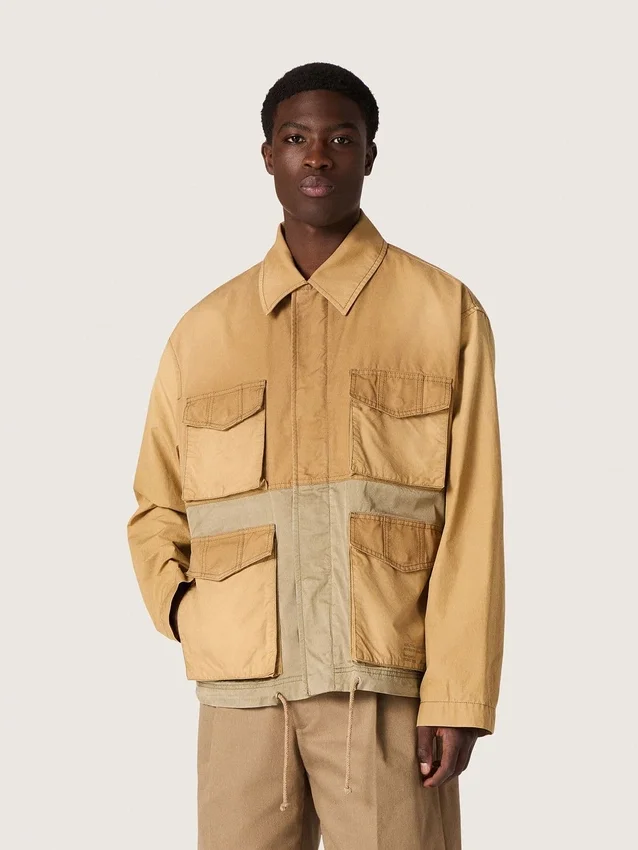 Chaqueta safari unisex de algodón en beige y verde militar con bolsillos extragrandes