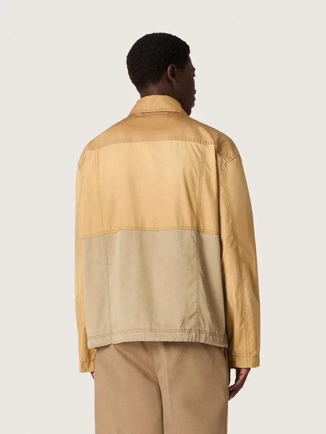 Chaqueta safari unisex de algodón en beige y verde militar con bolsillos extragrandes