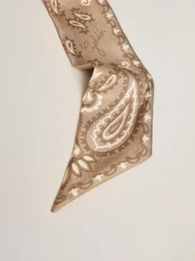 Cinta de sarga de seda gris paloma con diseño de paisley