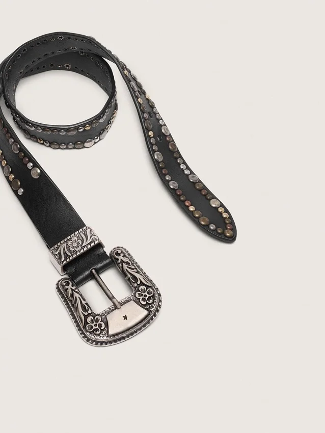 Cinturón de mujer de cuero negro con tachuelas