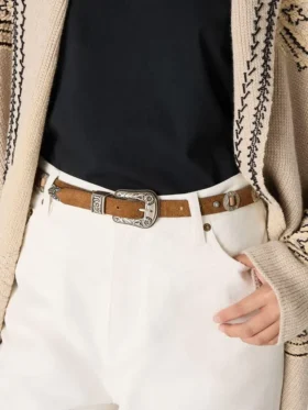 Cinturón delgado de encaje en nubuck color avellana con incrustaciones decorativas