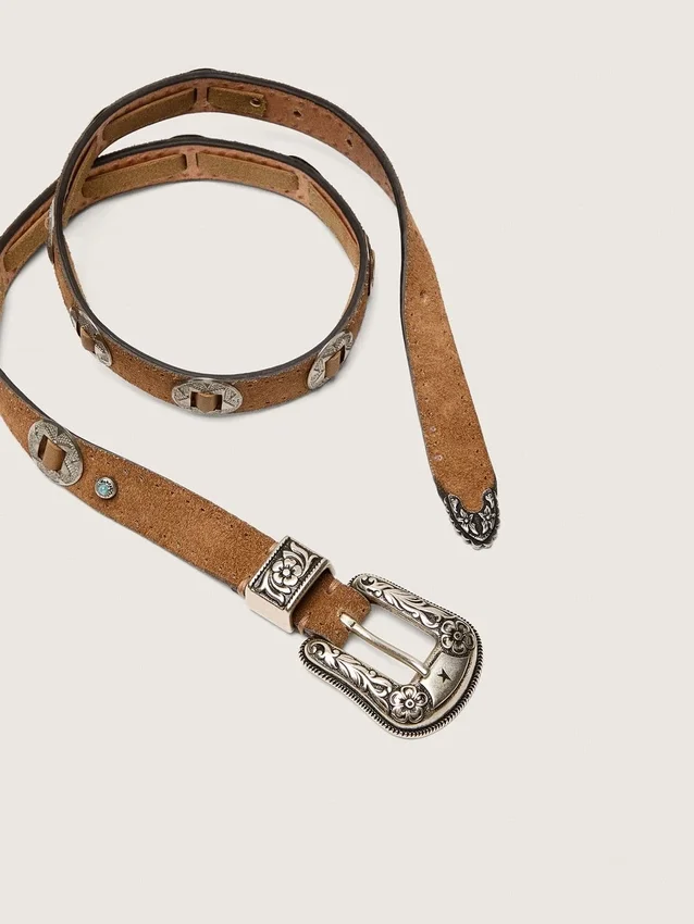 Cinturón delgado de encaje en nubuck color avellana con incrustaciones decorativas