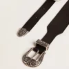 Cinturón negro de cuero lavado con doble hebilla color plata