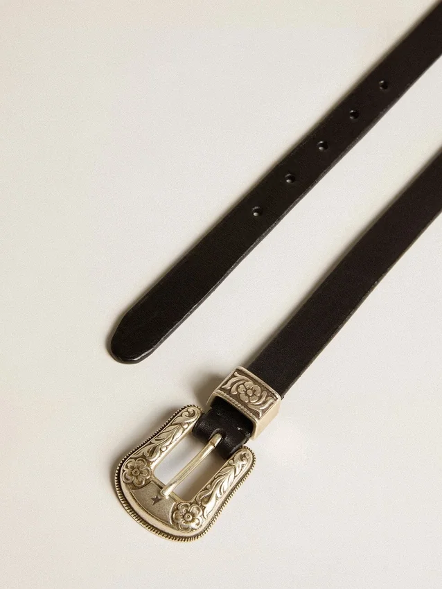 Cinturón negro de cuero lavado con hebilla color plata