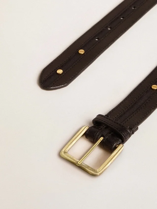 Cinturón negro para mujer de cuero lavado con tachuelas doradas