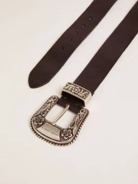 Cinturón para mujer de cuero negro con hebilla decorada en color plateado