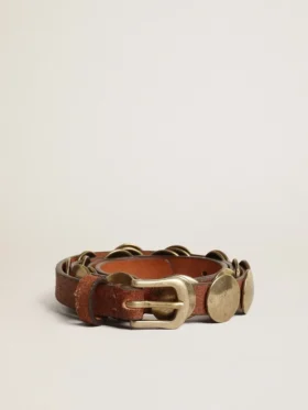 Cinturón Trinidad de cuero envejecido color beige con tachuelas maxi doradas