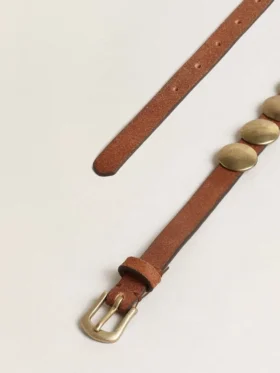 Cinturón Trinidad de cuero envejecido color beige con tachuelas maxi doradas