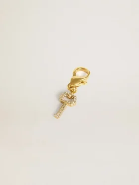 Colgante con forma de llave de latón dorado con cristales