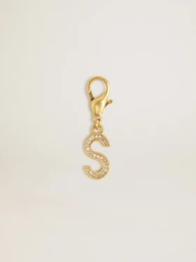 Colgante con la letra S en latón dorado con cristales