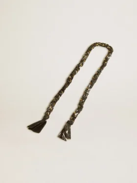 Colgante de tela trenzada negra con cadena de latón