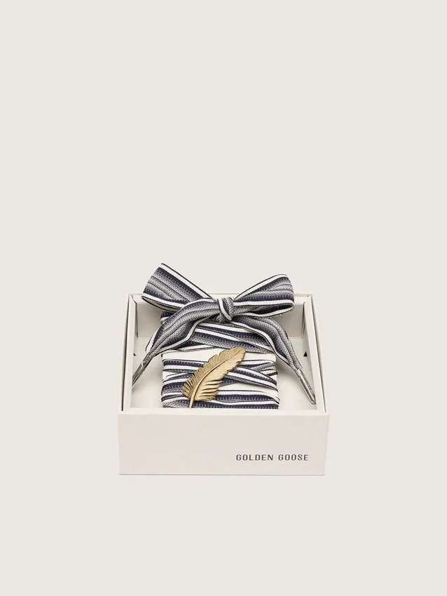 Cordones a rayas «Pieles» con diamante de pluma dorado