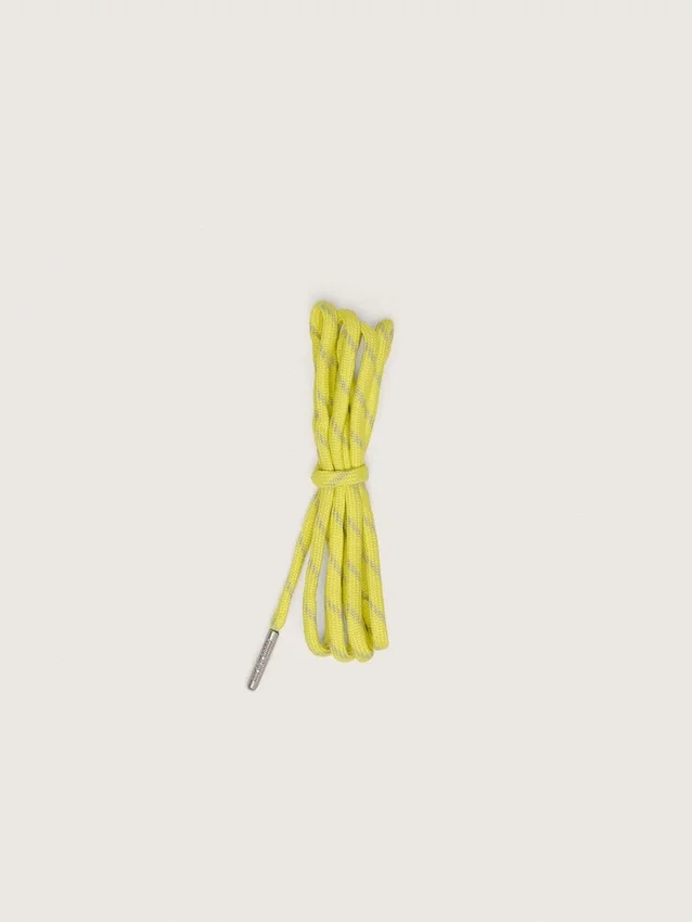 Cordones amarillos para tenis con detalles en gris