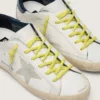 Cordones amarillos para tenis con detalles en gris