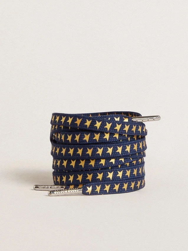 Cordones azul marino con estrellas doradas en contraste