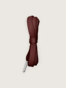 Cordones Burgundy LTD con corazones bordados y logotipo en contraste