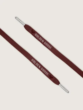 Cordones Burgundy LTD con corazones bordados y logotipo en contraste