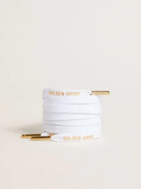 Cordones de algodón blanco con logotipo dorado en contraste