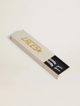 Cordones de algodón en tono púrpura desgastado con puntas con el logotipo