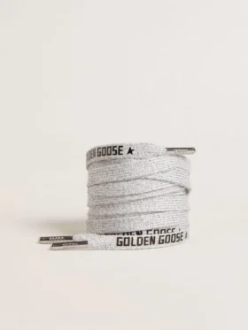 Cordones de algodón gris con logotipo negro en contraste