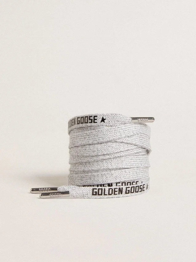 Cordones de algodón gris con logotipo negro en contraste
