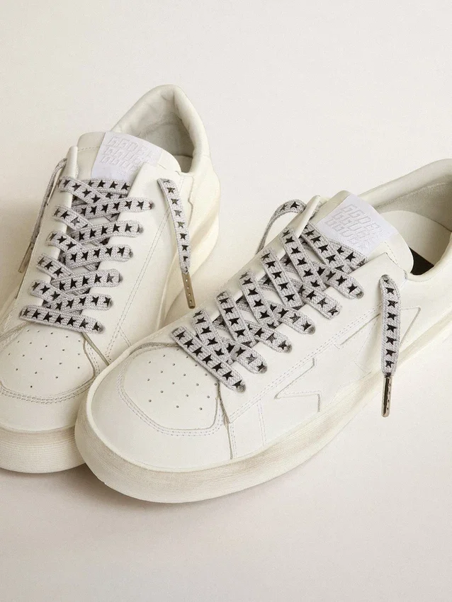 Cordones de algodón gris hielo con estrellas negras en contraste