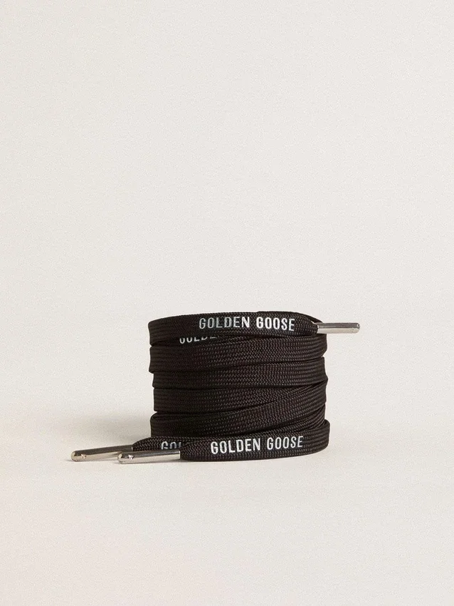 Cordones de algodón negro con logotipo plateado en contraste