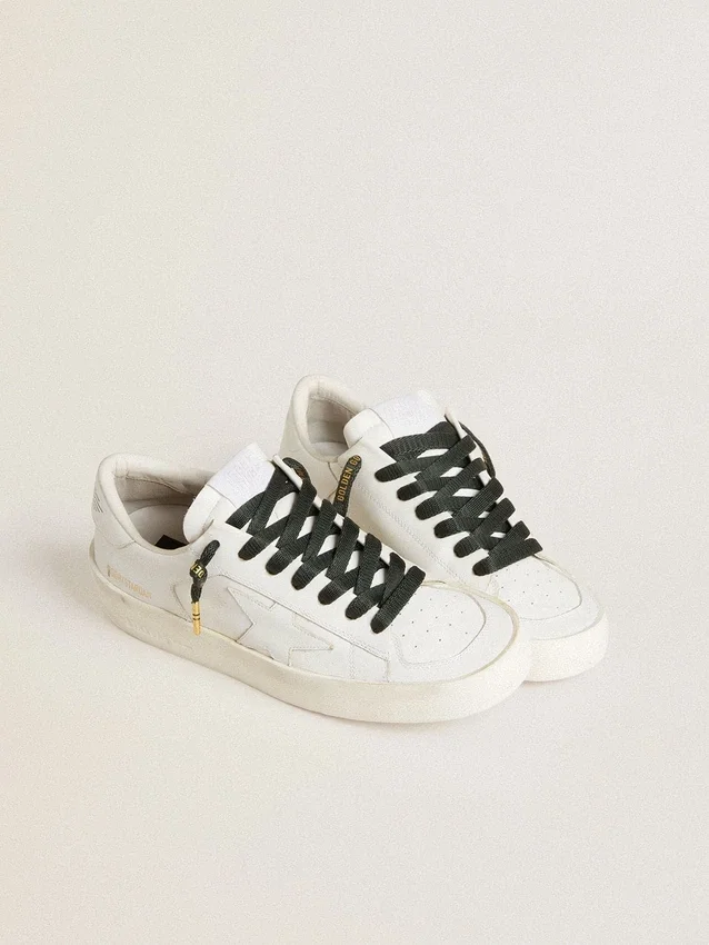 Cordones de algodón verde oscuro con logotipo dorado en contraste