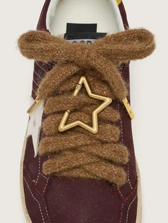 Cordones de lana de color marrón «Pieles» con gancho de cierre en forma de estrella dorada