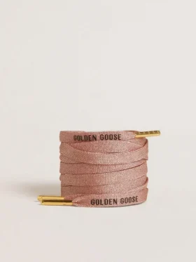 Cordones de lurex rosa salmón con logotipo negro en contraste