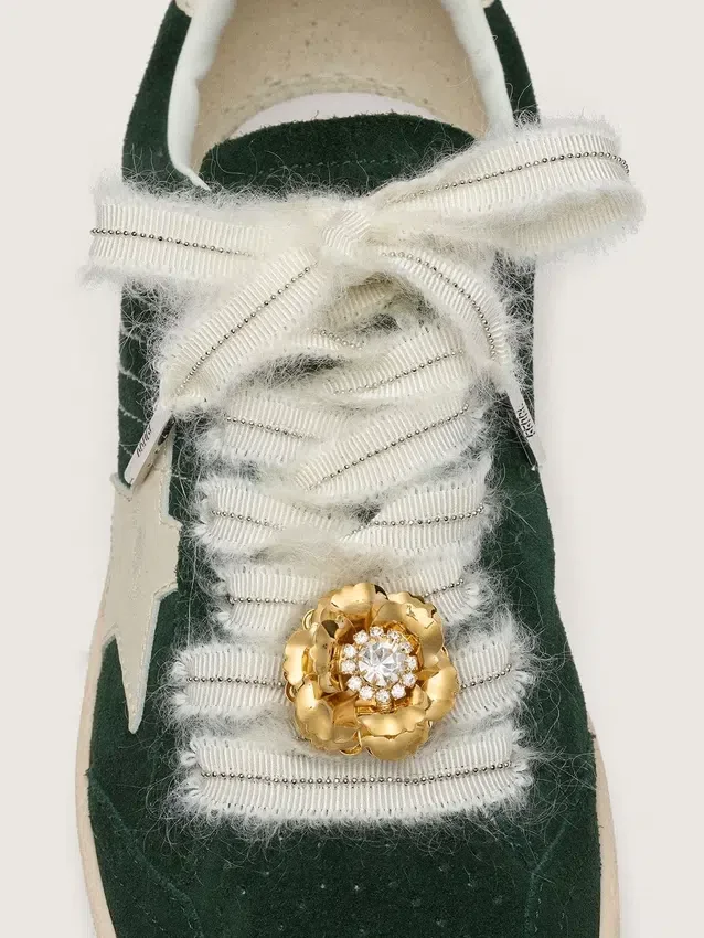 Cordones de mohair blanco «Pieles» con dije de joyería