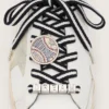 Cordones de pieles a rayas color crema y azul oscuro con broche y apliques plateados