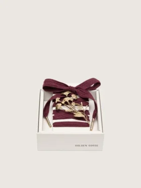 Cordones de pieles CNY de lana color burdeos con broche de flor dorado