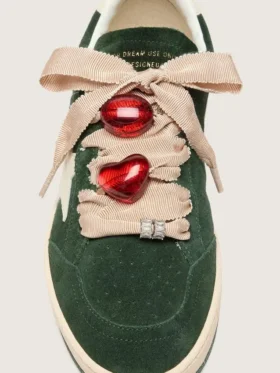 Cordones dorados de las Pieles CNY con dijes rojos y cristales