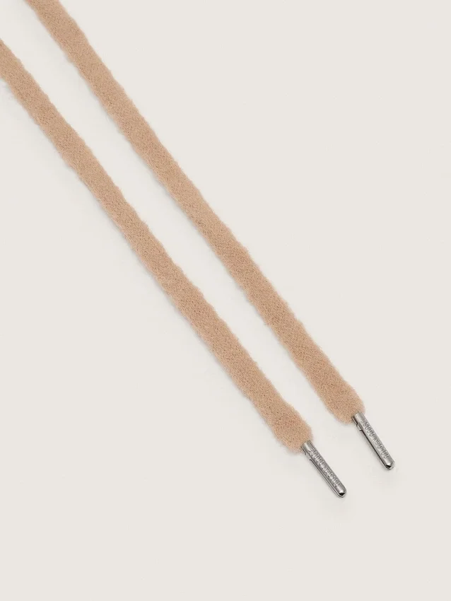 Cordones mullidos de color beige