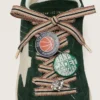 Cordones multicolores de pieles con dijes y broches