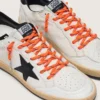 Cordones naranjas para senderismo con detalles en gris y negro