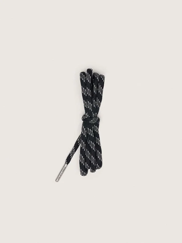 Cordones negros para tenis de senderismo con detalles en gris