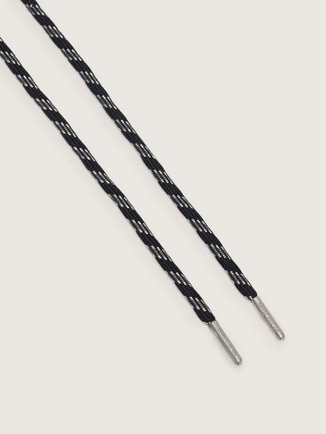 Cordones negros para tenis de senderismo con detalles en gris