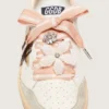 Cordones «Pieles» a rayas blancas y rosas con dijes de cuentas y cristales
