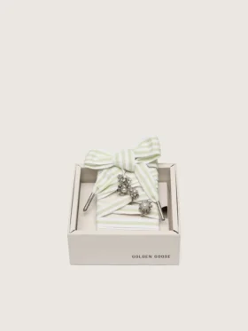 Cordones «Pieles» a rayas verdes y blancas con dijes decorativos
