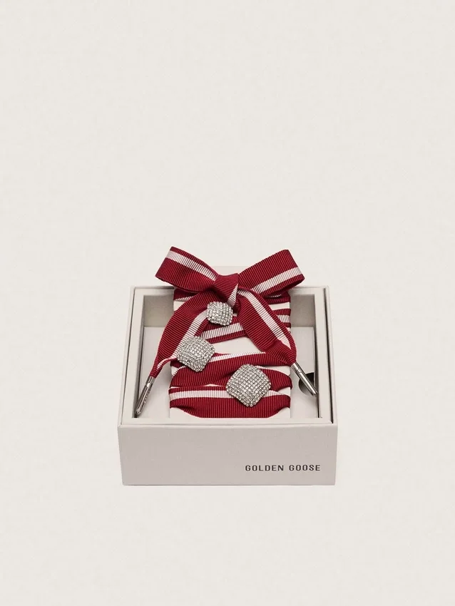 Cordones «Pieles» bicolor con tres dijes plateados