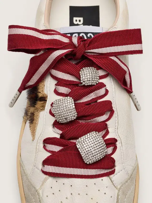 Cordones «Pieles» bicolor con tres dijes plateados
